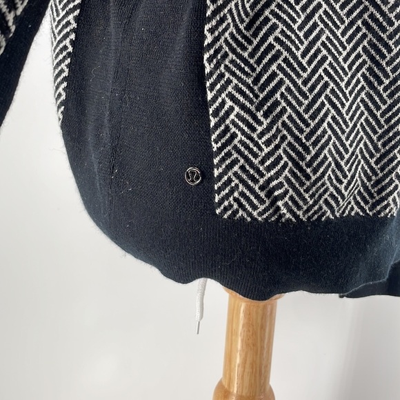 Lululemon Yogi Crew Sweater
Black / White merino wool warm layer mountain sz 8 - Picture 8 of 12